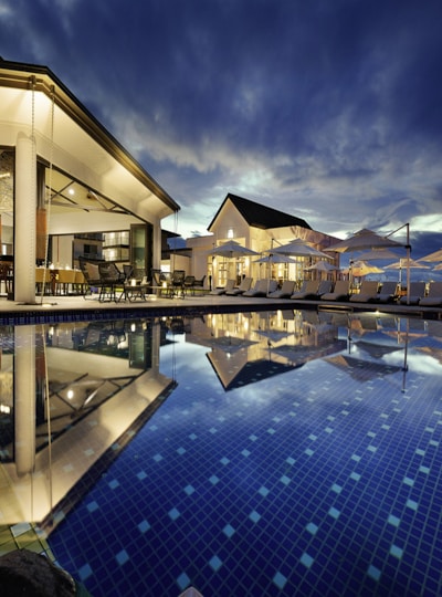 Resort infinity pool in Palawan